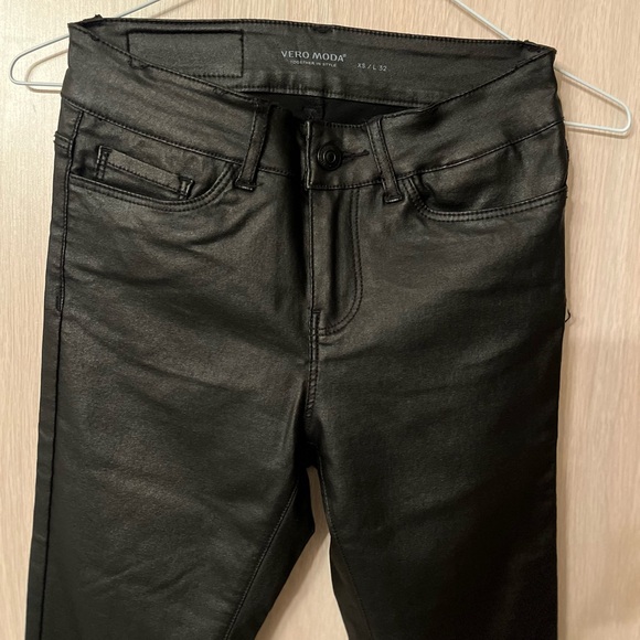 Vero Moda-VMSeven-Smooth coated pant-Slim fit-Size XS-Style#10138972-Black - Picture 10 of 16